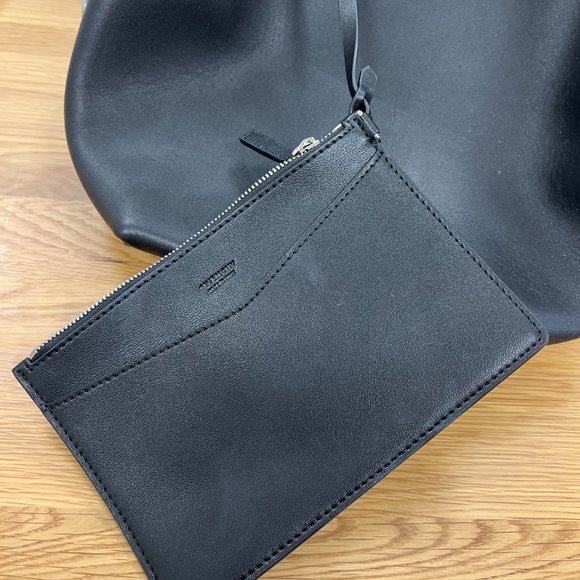 Black Leather Shoulder Bag - Givenchy *Replica* - Picture 5 of 8
